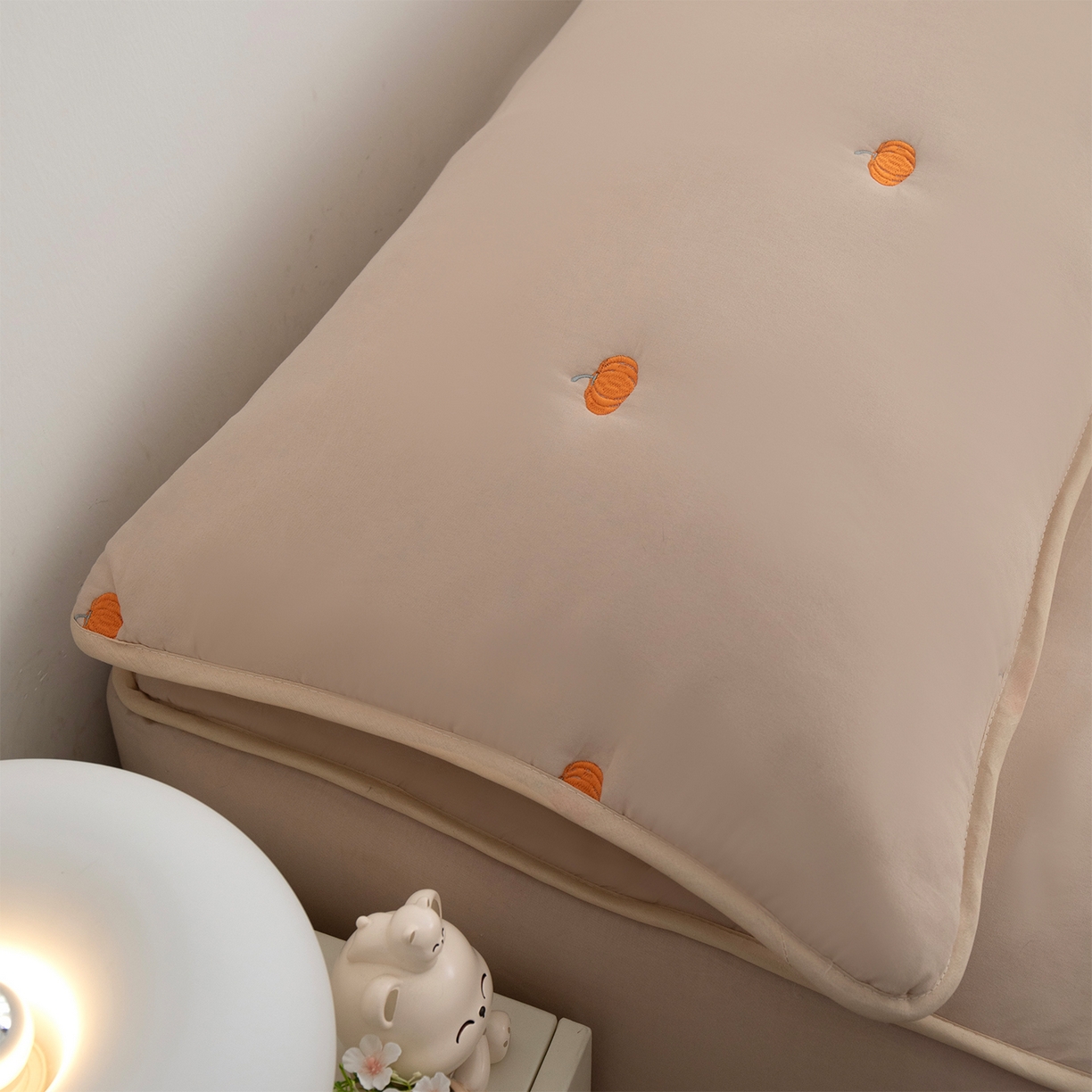 91家纺网 家纺一手货源 找家纺 乐居家纺 2025新款A类夹棉绣花双人枕套-南瓜 卡其