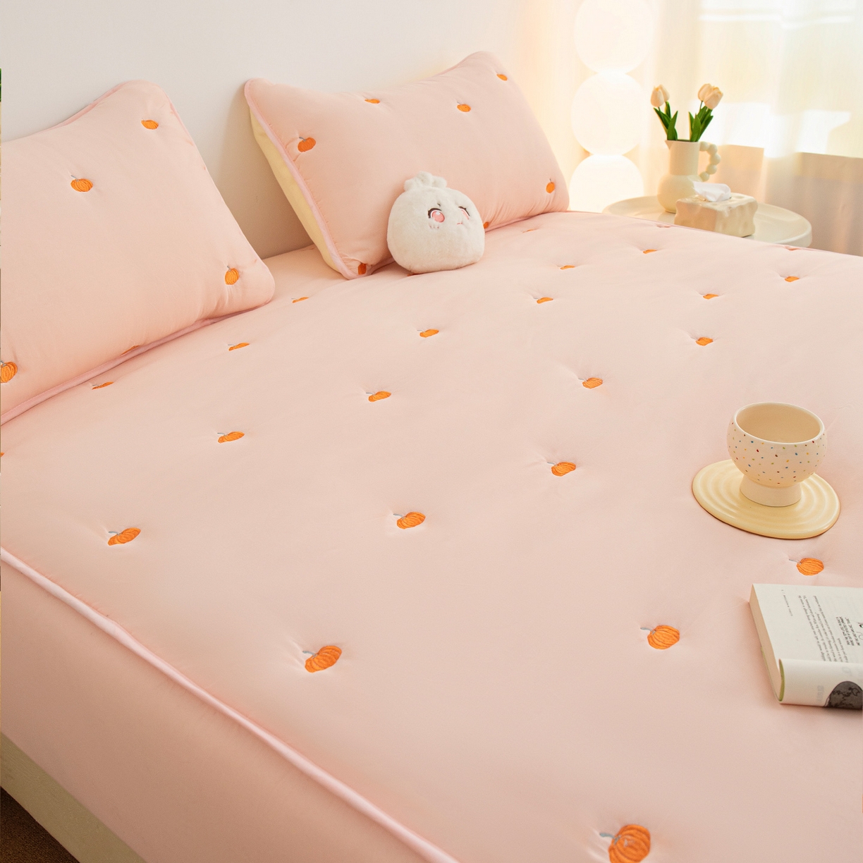 91家纺网 家纺一手货源 找家纺 乐居家纺 2025新款A类亲肤夹棉刺绣床笠-南瓜 豆沙