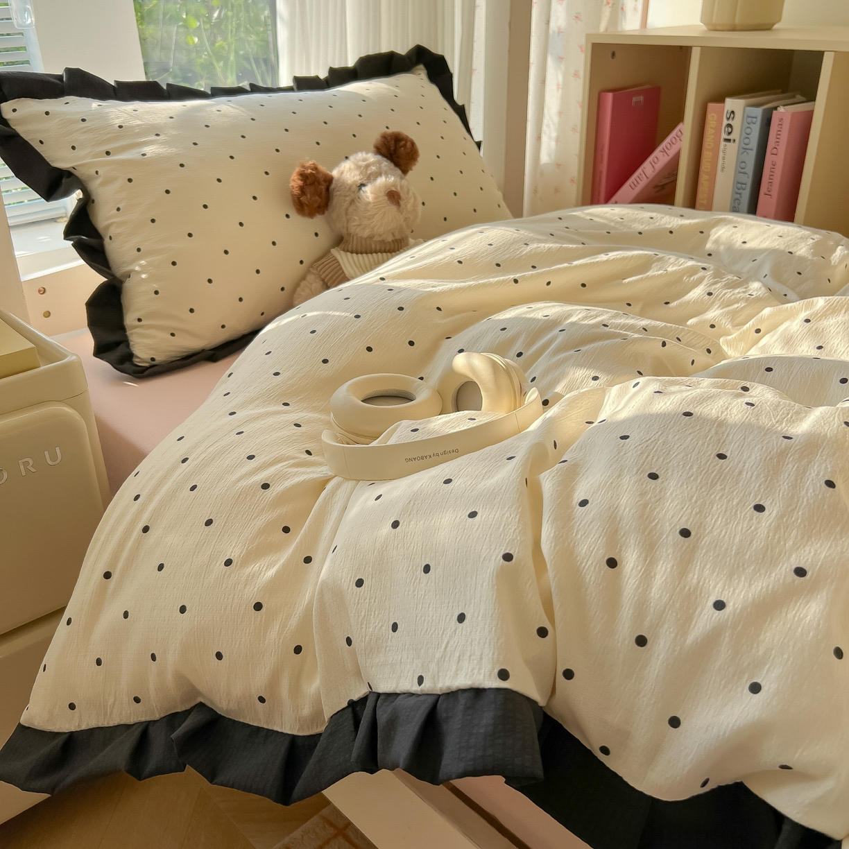 91家纺网 家纺一手货源 找家纺 韩巢家纺 2025新款小波点学生宿舍寝室上下铺三件套开学季花边被套四件套 米黄波点【黑皱皱花边款】