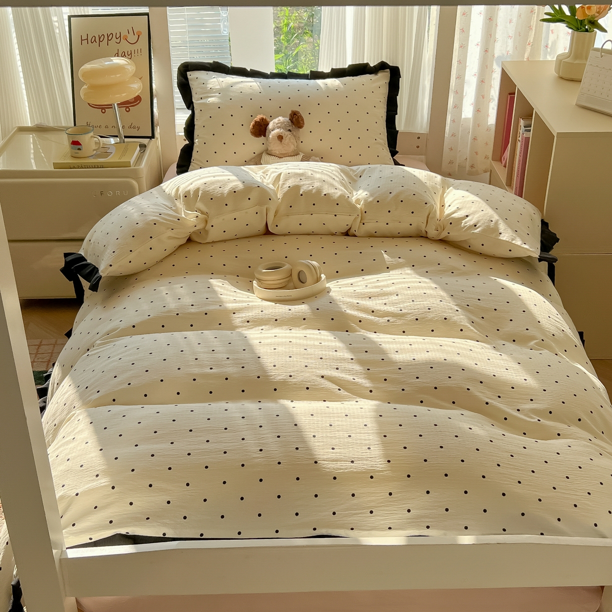91家纺网 家纺一手货源 找家纺 韩巢家纺 2025新款小波点学生宿舍寝室上下铺三件套开学季花边被套四件套 米黄波点【黑皱皱花边款】