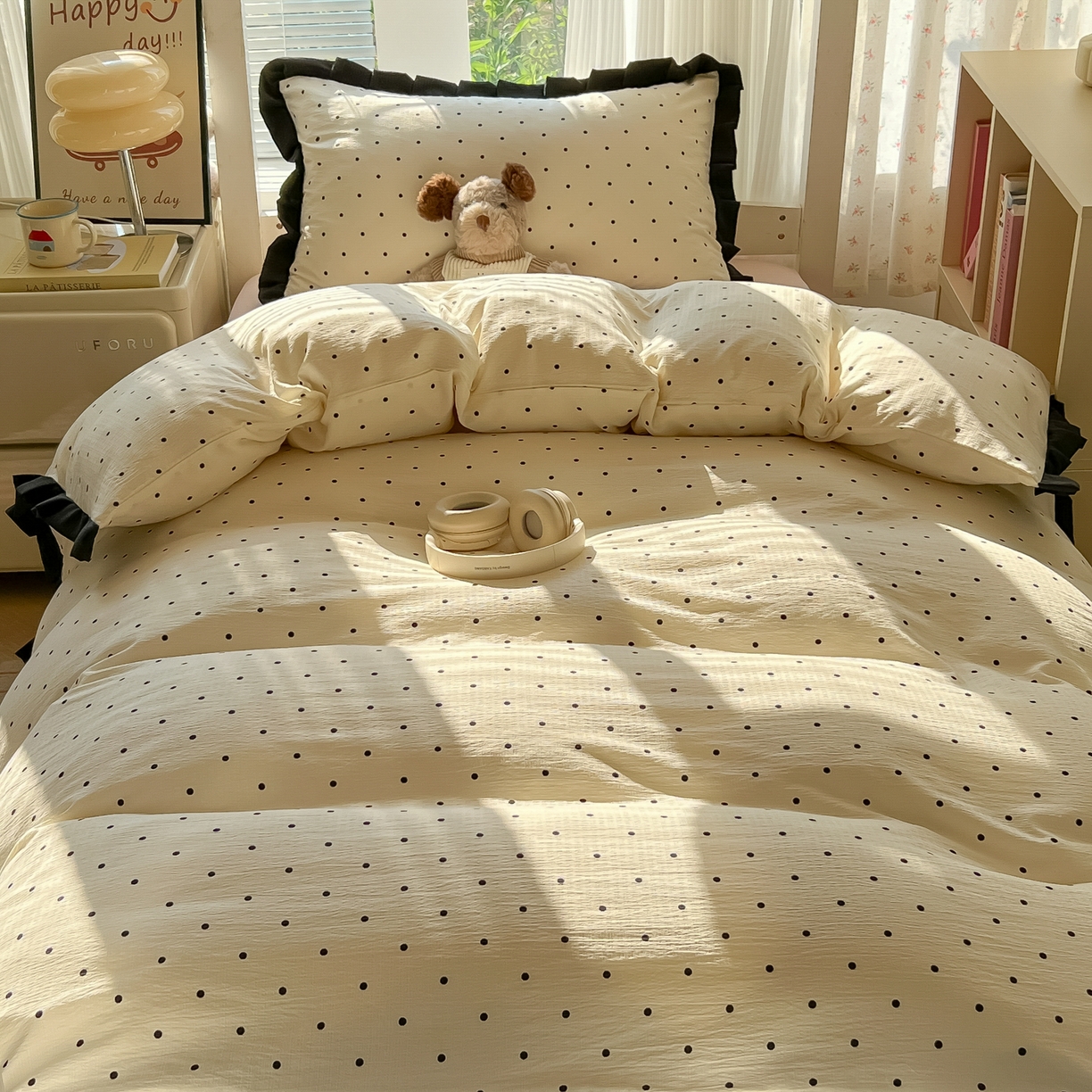 91家纺网 家纺一手货源 找家纺 韩巢家纺 2025新款小波点学生宿舍寝室上下铺三件套开学季花边被套四件套 米黄波点【黑皱皱花边款】
