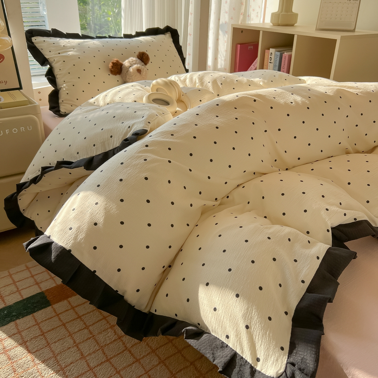91家纺网 家纺一手货源 找家纺 韩巢家纺 2025新款小波点学生宿舍寝室上下铺三件套开学季花边被套四件套 米黄波点【黑皱皱花边款】