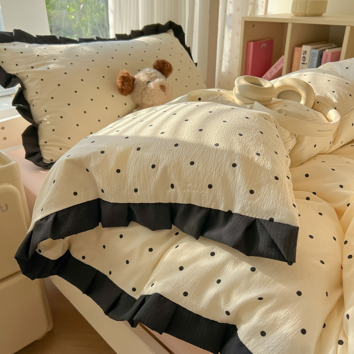 91家纺网 家纺一手货源 找家纺 韩巢家纺 2025新款小波点学生宿舍寝室上下铺三件套开学季花边被套四件套 米黄波点【黑皱皱花边款】