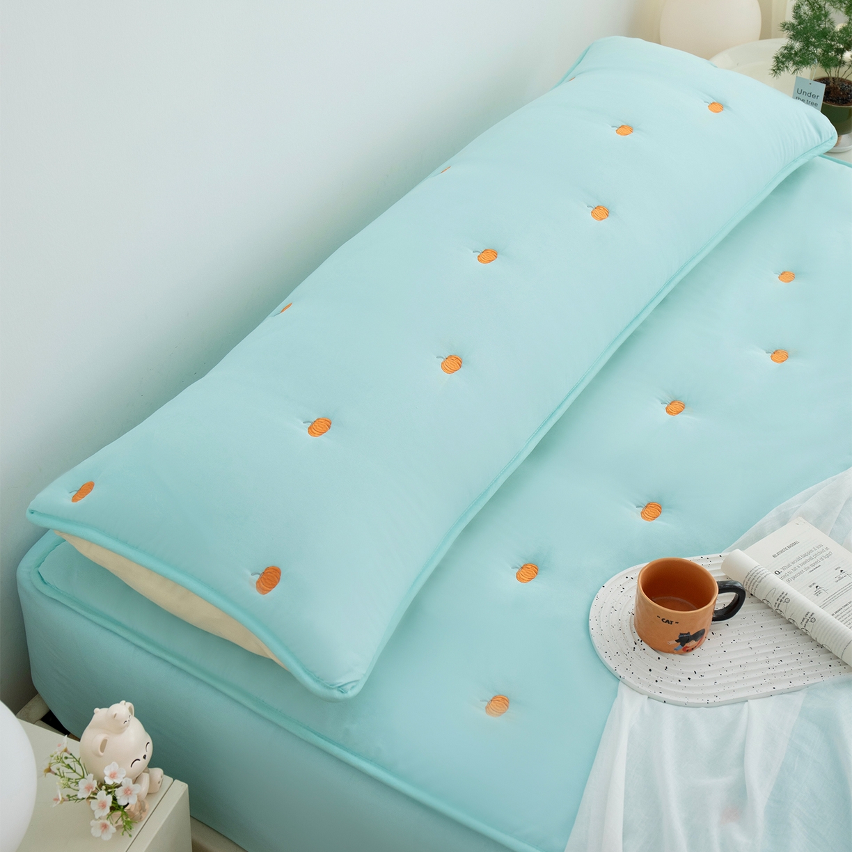 91家纺网 家纺一手货源 找家纺 乐居家纺 2025新款A类夹棉绣花双人枕套-南瓜 水蓝