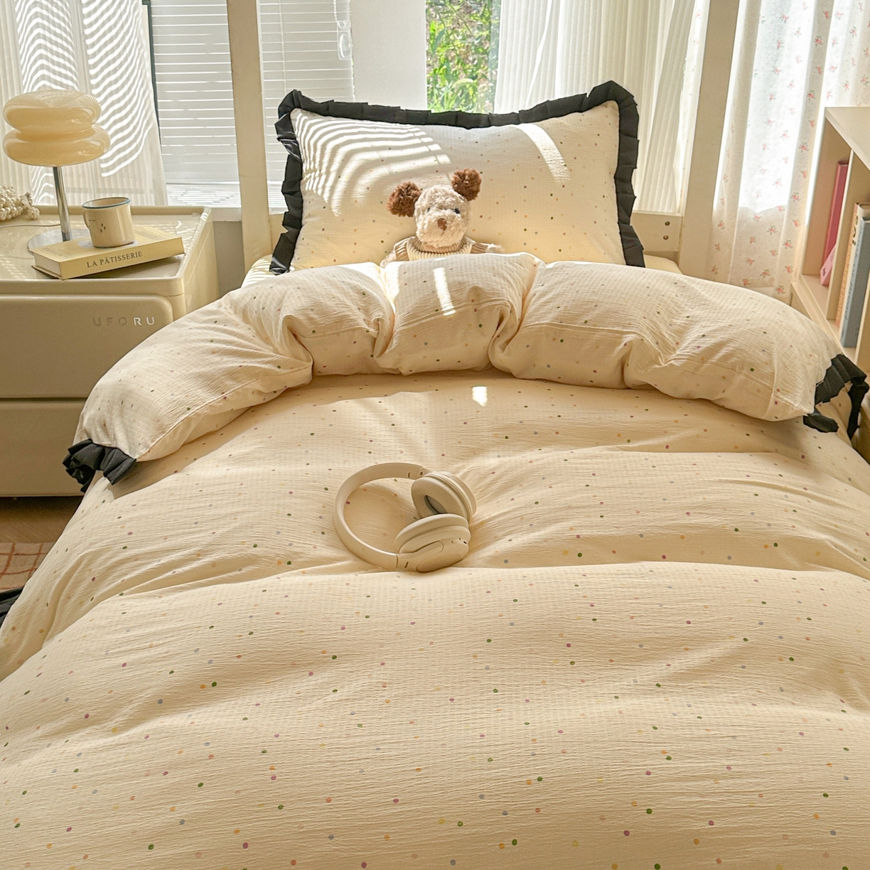 91家纺网 家纺一手货源 找家纺 韩巢家纺 2025新款小波点学生宿舍寝室上下铺三件套开学季花边被套四件套 波点世界【黑皱皱花边款】