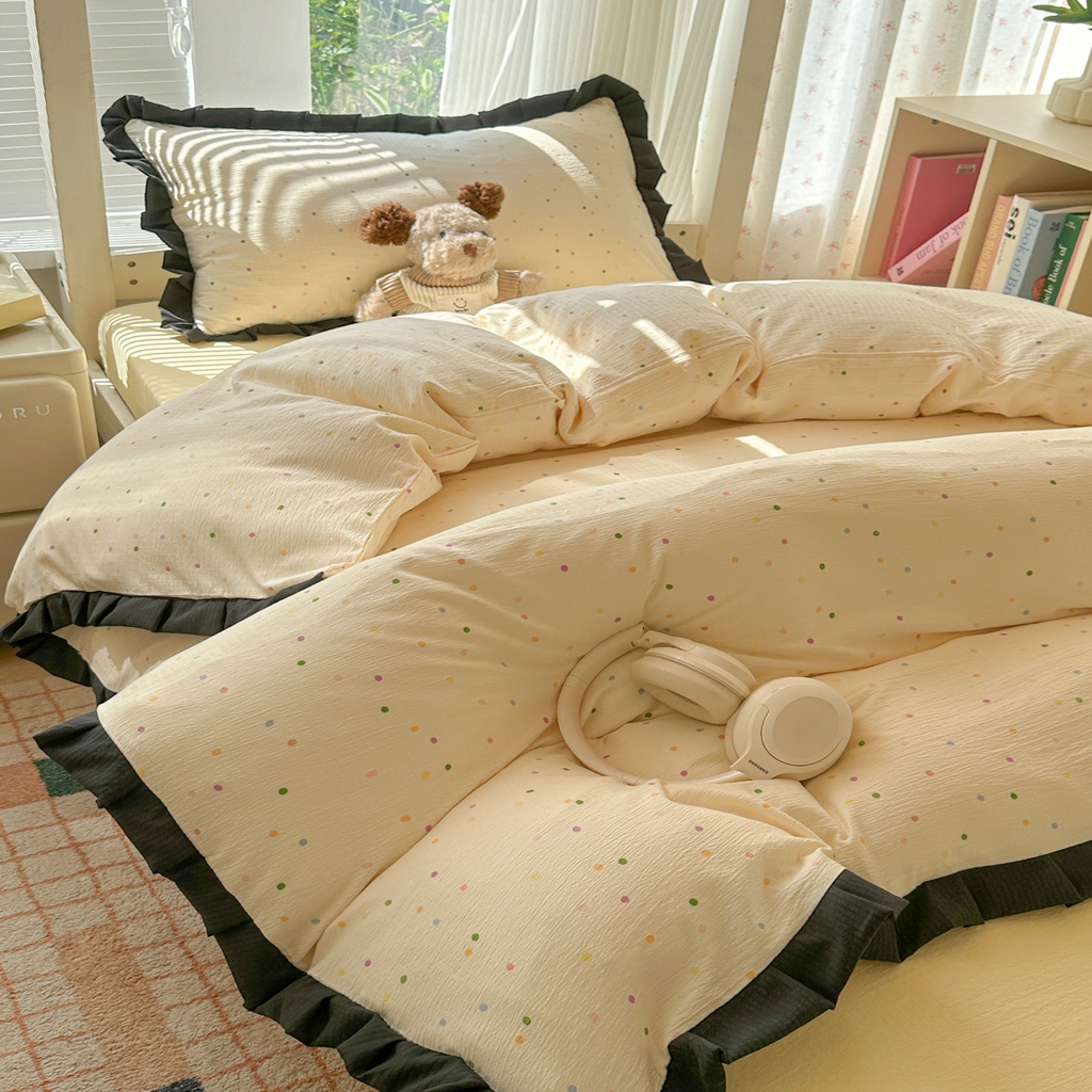 91家纺网 家纺一手货源 找家纺 韩巢家纺 2025新款小波点学生宿舍寝室上下铺三件套开学季花边被套四件套 波点世界【黑皱皱花边款】