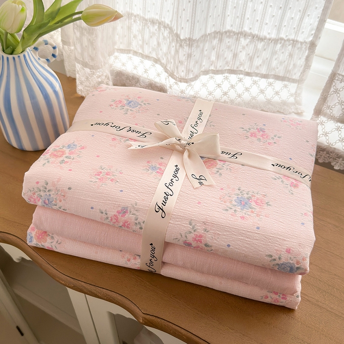 91家纺网 家纺一手货源 找家纺 罗亿家纺 2025新款云感双层纱印花四件套 童话-芊芊花海