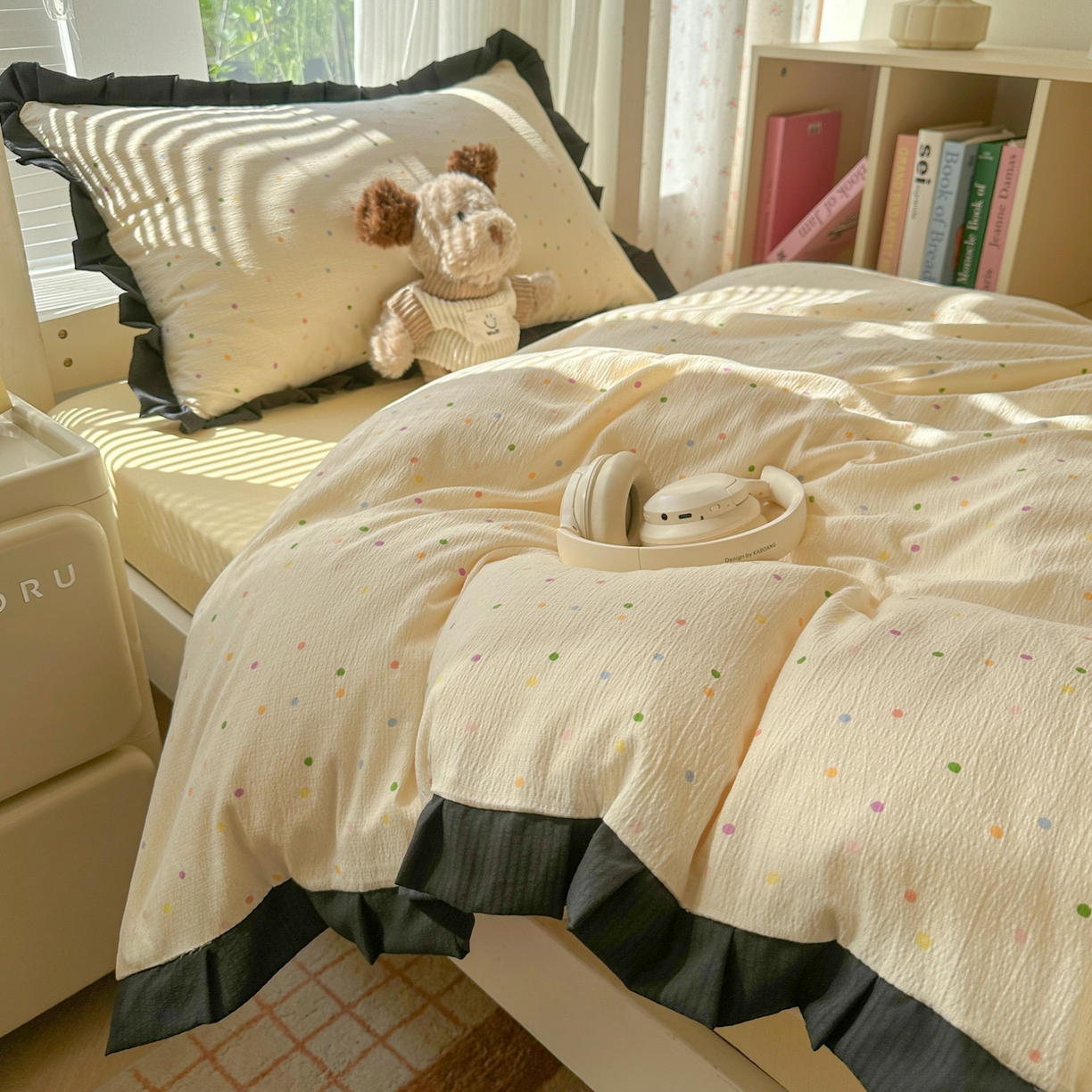 91家纺网 家纺一手货源 找家纺 韩巢家纺 2025新款小波点学生宿舍寝室上下铺三件套开学季花边被套四件套 波点世界【黑皱皱花边款】