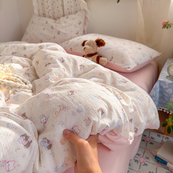 91家纺网 家纺一手货源 找家纺 罗亿家纺 2025新款云感双层纱印花四件套 童话-晴天小猫