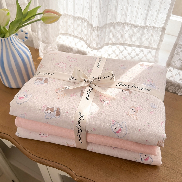 91家纺网 家纺一手货源 找家纺 罗亿家纺 2025新款云感双层纱印花四件套 童话-晴天小猫