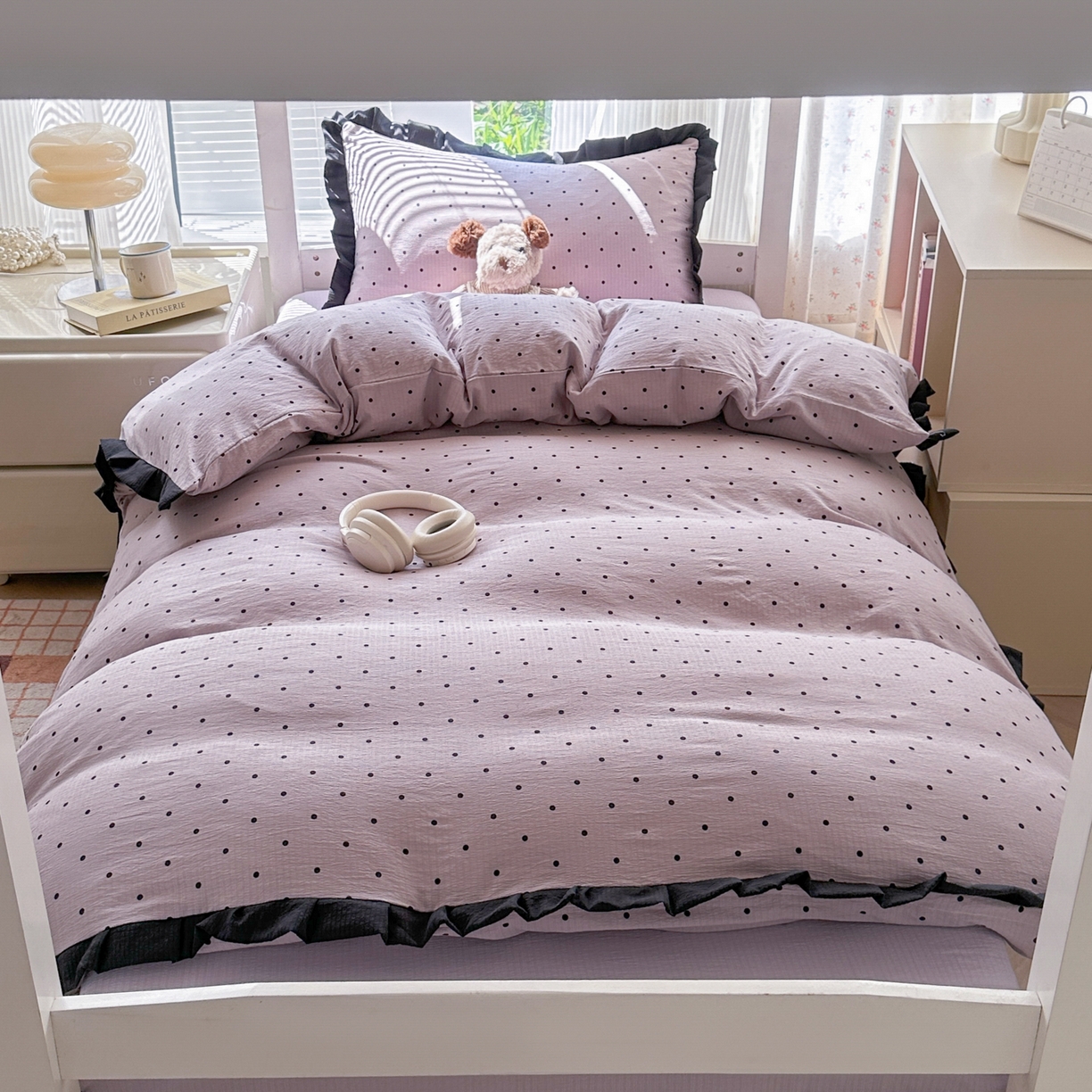 91家纺网 家纺一手货源 找家纺 韩巢家纺 2025新款小波点学生宿舍寝室上下铺三件套开学季花边被套四件套 黑丁香紫波点【黑皱皱花边款】