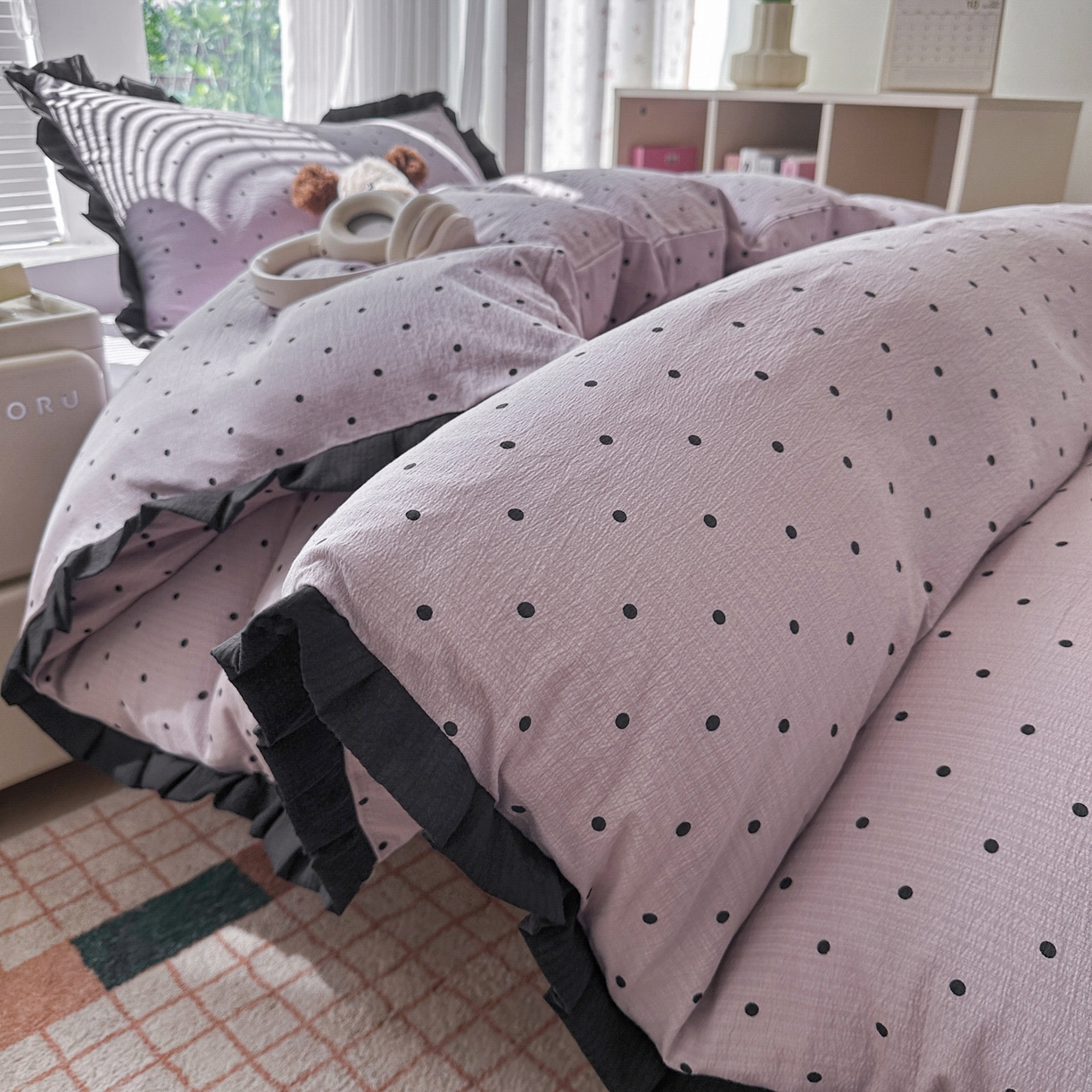 91家纺网 家纺一手货源 找家纺 韩巢家纺 2025新款小波点学生宿舍寝室上下铺三件套开学季花边被套四件套 黑丁香紫波点【黑皱皱花边款】