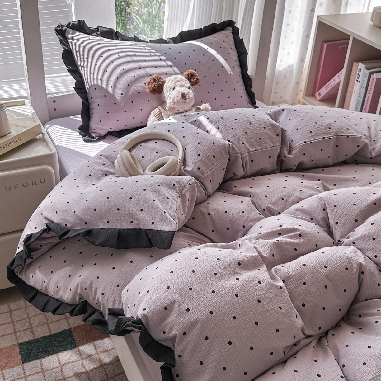 91家纺网 家纺一手货源 找家纺 韩巢家纺 2025新款小波点学生宿舍寝室上下铺三件套开学季花边被套四件套 黑丁香紫波点【黑皱皱花边款】