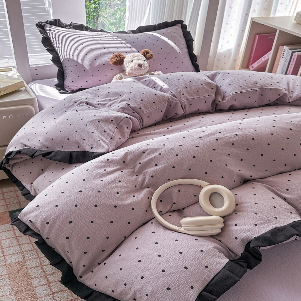 91家纺网 家纺一手货源 找家纺 韩巢家纺 2025新款小波点学生宿舍寝室上下铺三件套开学季花边被套四件套 黑丁香紫波点【黑皱皱花边款】
