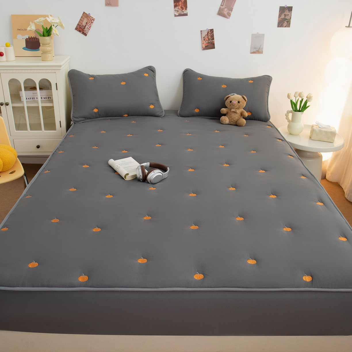 91家纺网 家纺一手货源 找家纺 乐居家纺 2025新款A类亲肤夹棉刺绣床笠-南瓜 深灰