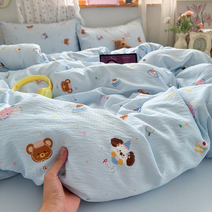 91家纺网 家纺一手货源 找家纺 罗亿家纺 2025新款云感双层纱印花四件套 童话-生日宴会