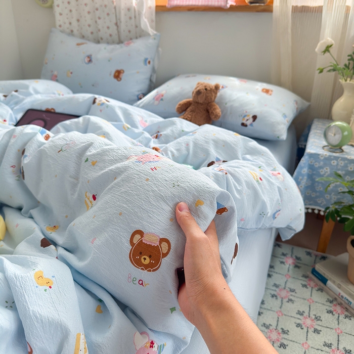 91家纺网 家纺一手货源 找家纺 罗亿家纺 2025新款云感双层纱印花四件套 童话-生日宴会