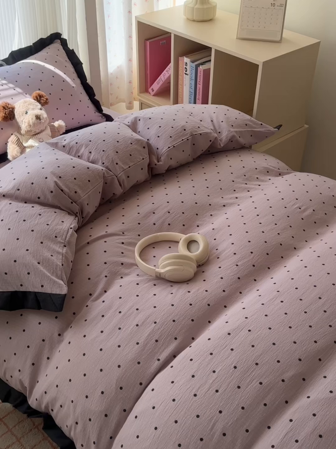 91家纺网 家纺一手货源 找家纺 韩巢家纺 2025新款小波点学生宿舍寝室上下铺三件套开学季花边被套四件套 黑丁香紫波点【黑皱皱花边款】