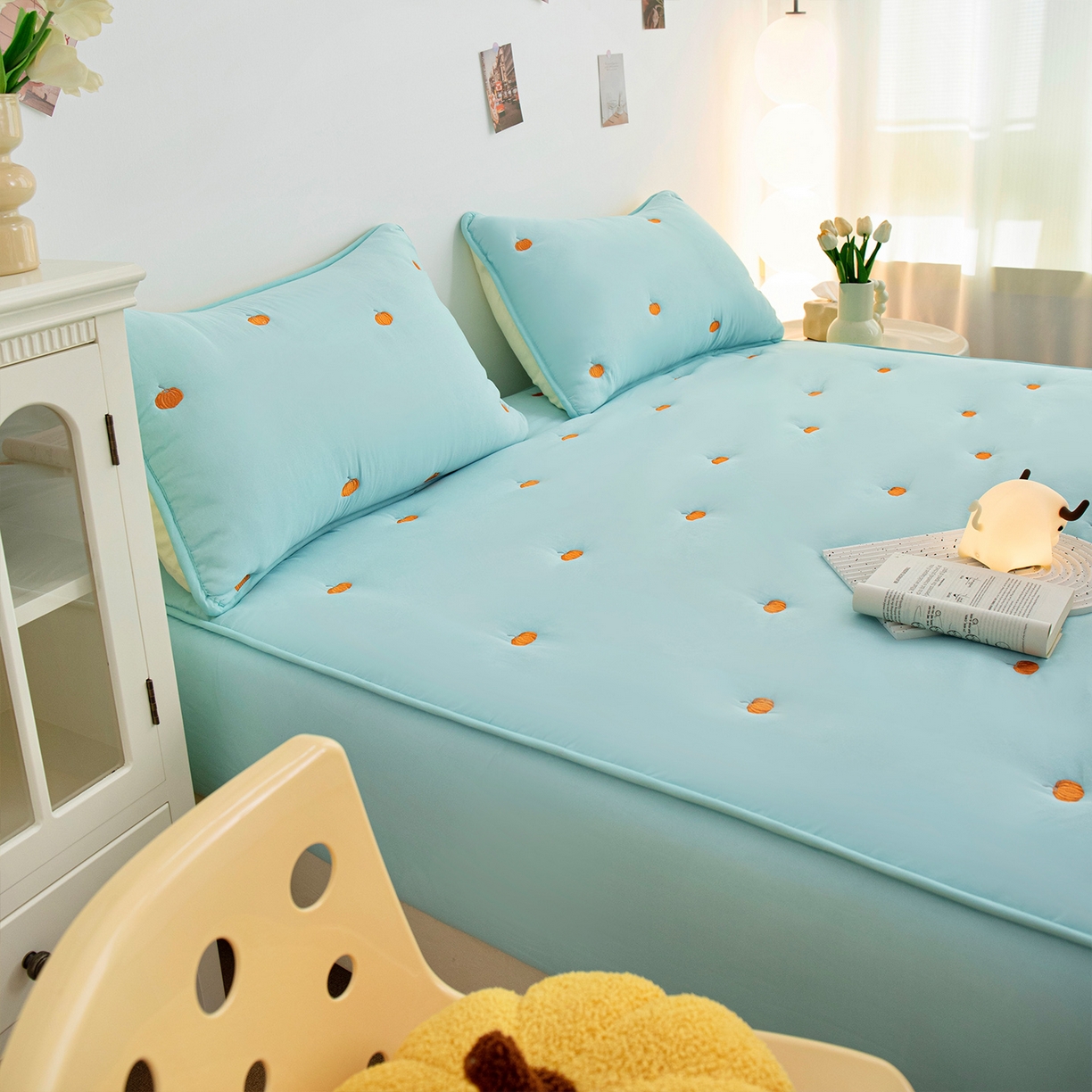 91家纺网 家纺一手货源 找家纺 乐居家纺 2025新款A类亲肤夹棉刺绣床笠-南瓜 水蓝