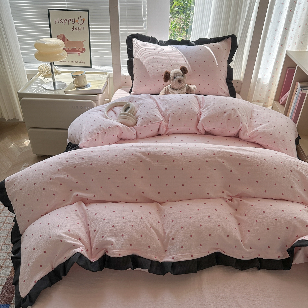 91家纺网 家纺一手货源 找家纺 韩巢家纺 2025新款小波点学生宿舍寝室上下铺三件套开学季花边被套四件套 红深粉波点【黑皱皱花边款】