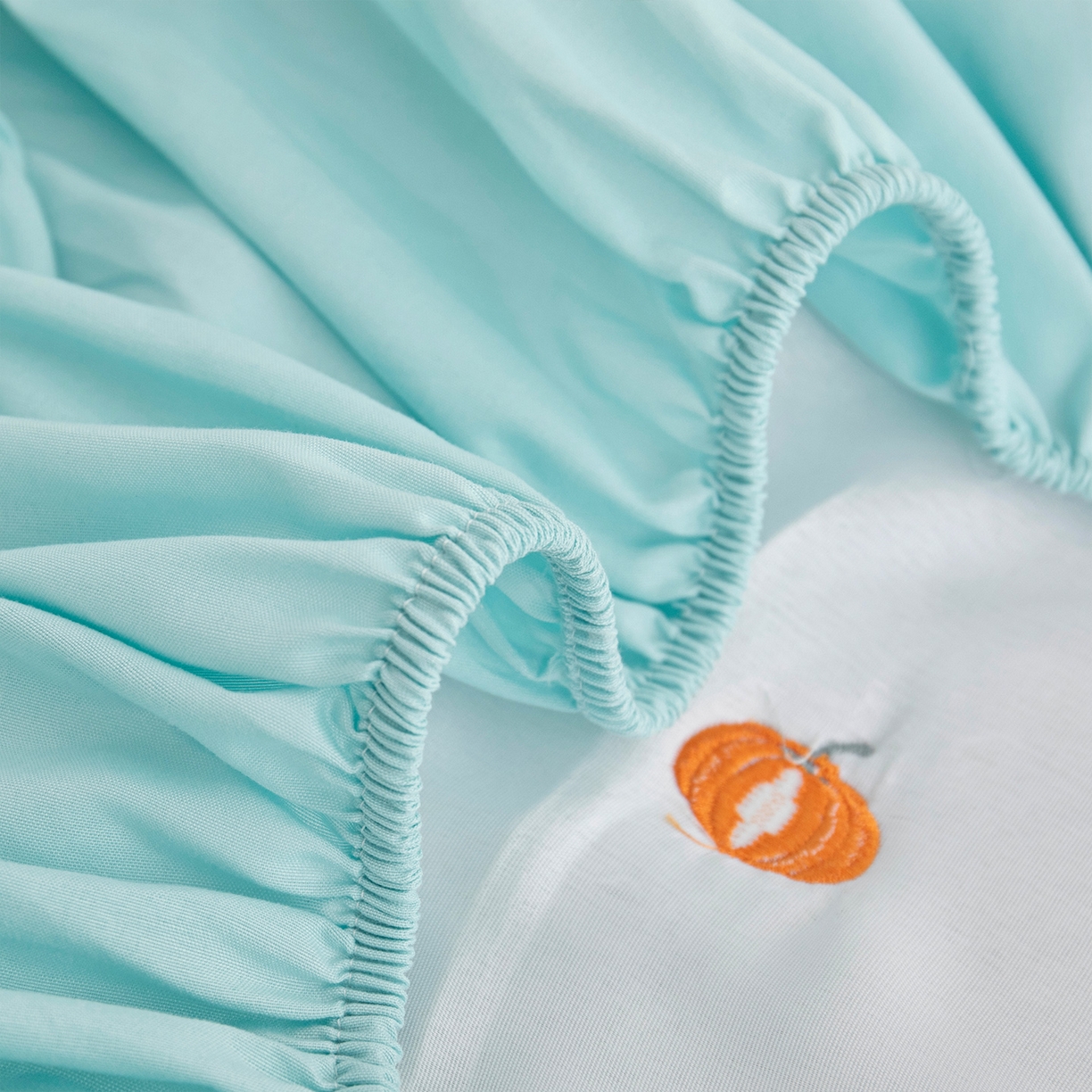 91家纺网 家纺一手货源 找家纺 乐居家纺 2025新款A类亲肤夹棉刺绣床笠-南瓜 水蓝