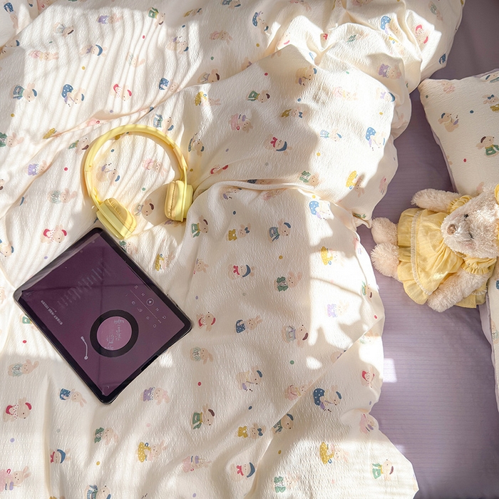 91家纺网 家纺一手货源 找家纺 罗亿家纺 2025新款云感双层纱印花四件套 童话-兔子集合