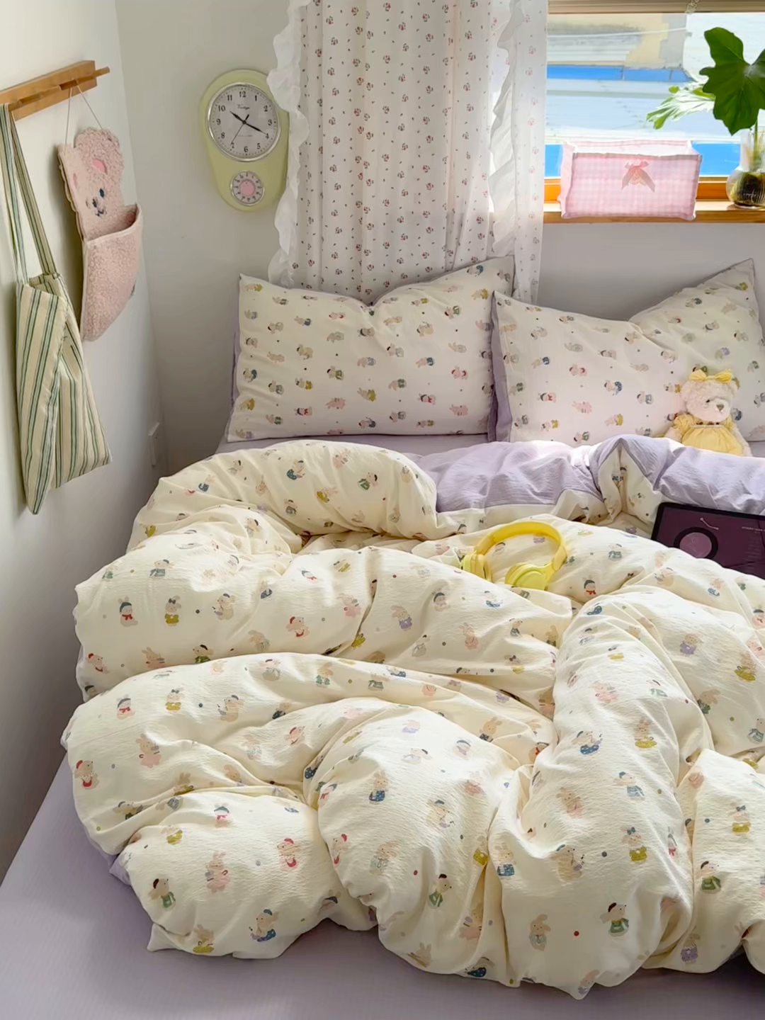 91家纺网 家纺一手货源 找家纺 罗亿家纺 2025新款云感双层纱印花四件套 童话-兔子集合