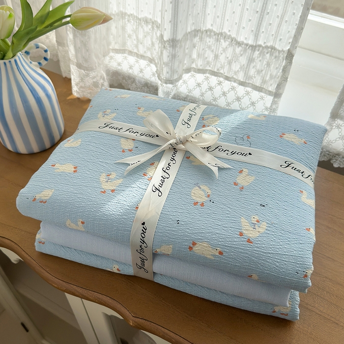 91家纺网 家纺一手货源 找家纺 罗亿家纺 2025新款云感双层纱印花四件套 童话-向天歌