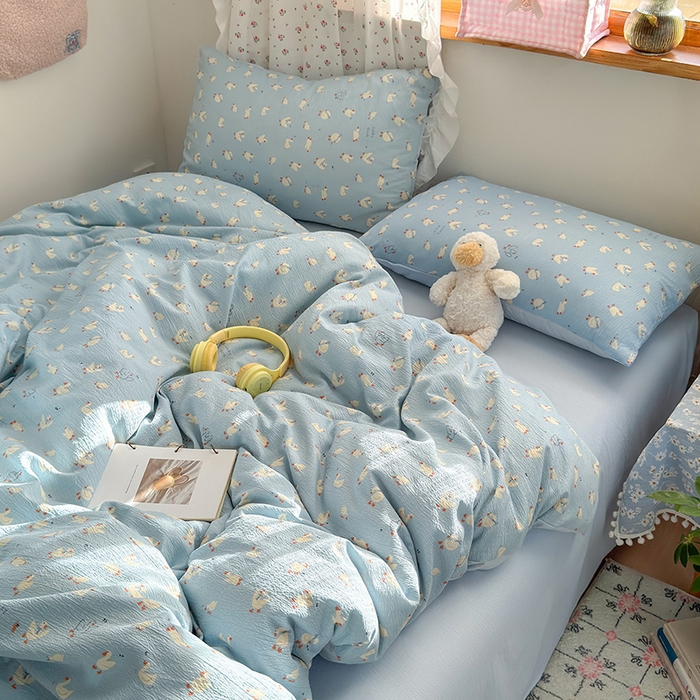 91家纺网 家纺一手货源 找家纺 罗亿家纺 2025新款云感双层纱印花四件套 童话-向天歌