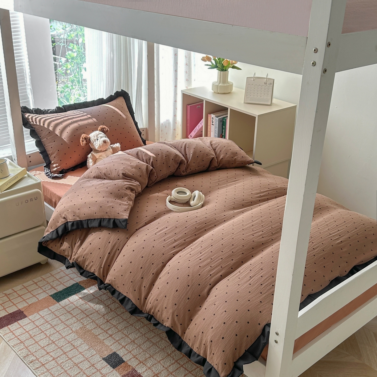 91家纺网 家纺一手货源 找家纺 韩巢家纺 2025新款小波点学生宿舍寝室上下铺三件套开学季花边被套四件套 咖波点【黑皱皱花边款】