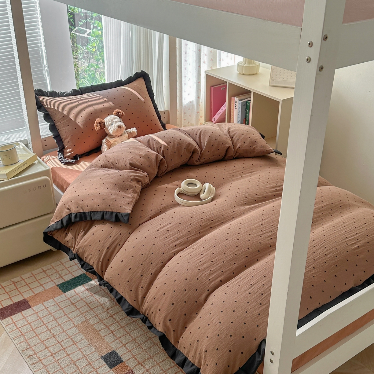 91家纺网 家纺一手货源 找家纺 韩巢家纺 2025新款小波点学生宿舍寝室上下铺三件套开学季花边被套四件套 咖波点【黑皱皱花边款】