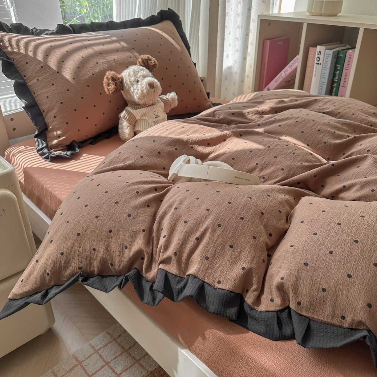 91家纺网 家纺一手货源 找家纺 韩巢家纺 2025新款小波点学生宿舍寝室上下铺三件套开学季花边被套四件套 咖波点【黑皱皱花边款】