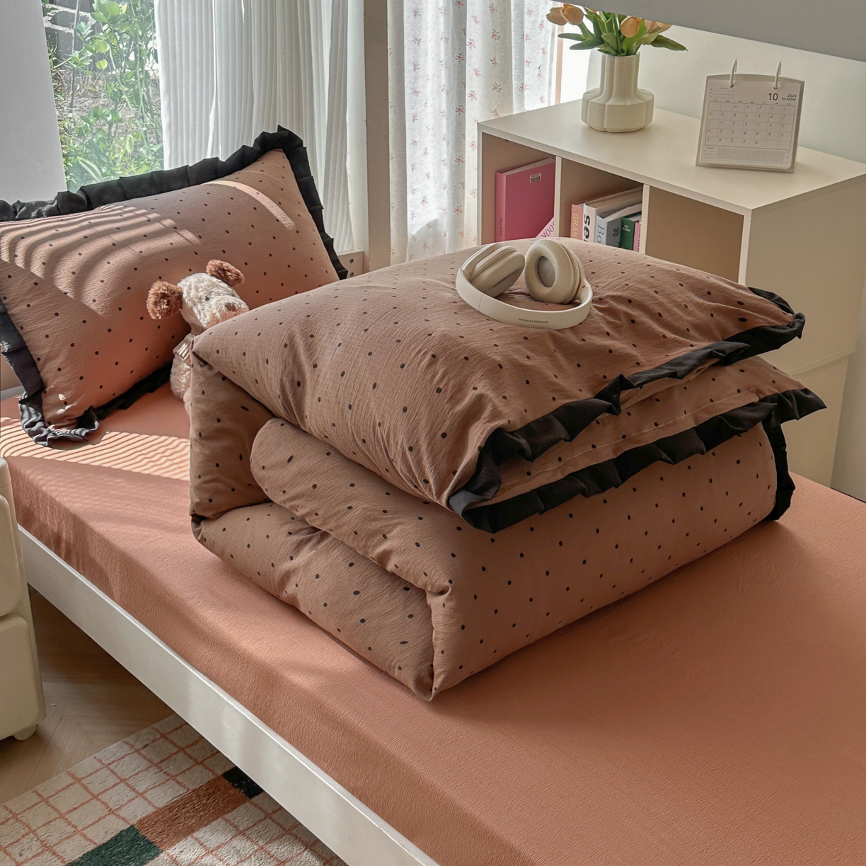 91家纺网 家纺一手货源 找家纺 韩巢家纺 2025新款小波点学生宿舍寝室上下铺三件套开学季花边被套四件套 咖波点【黑皱皱花边款】