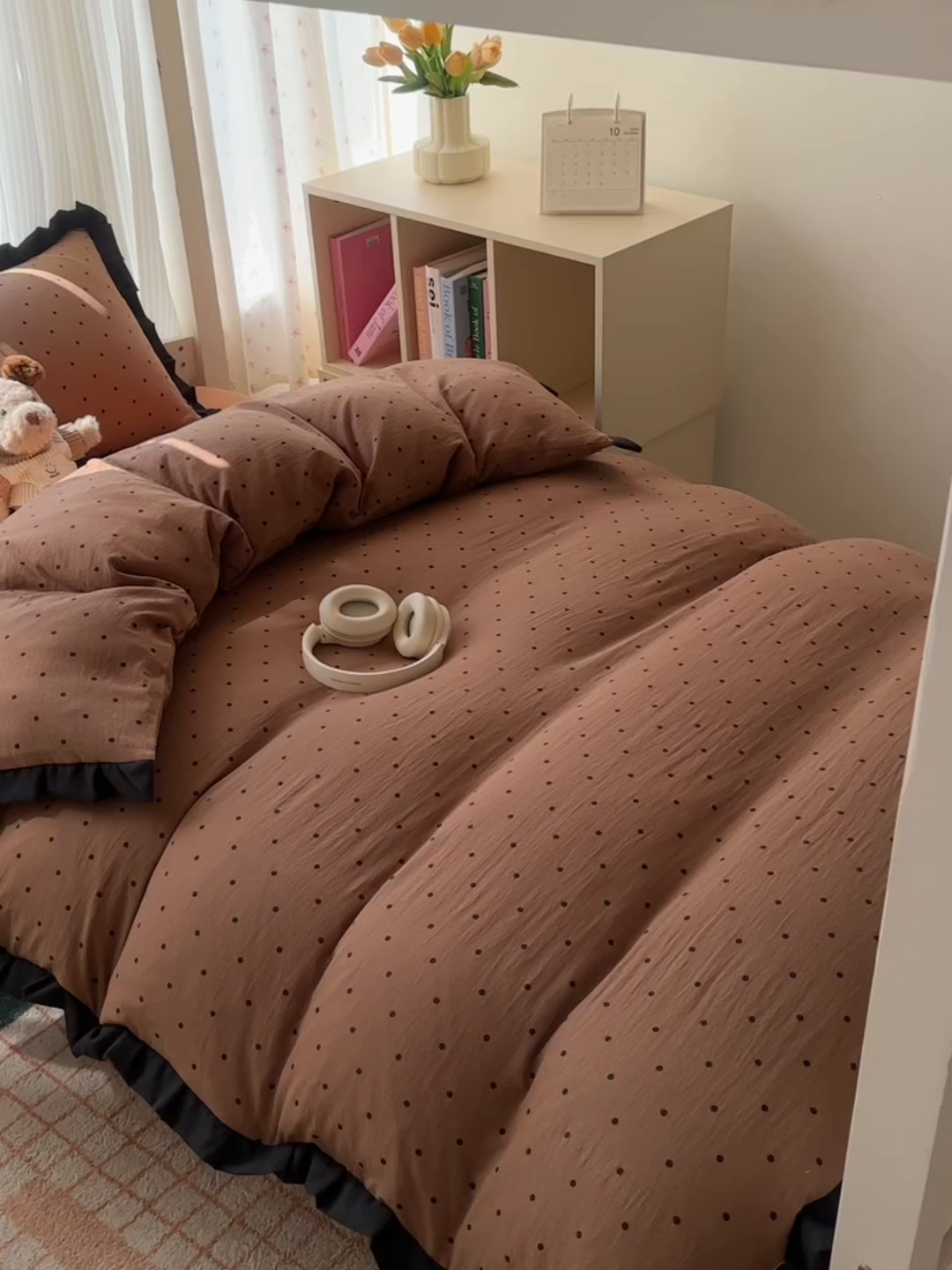 91家纺网 家纺一手货源 找家纺 韩巢家纺 2025新款小波点学生宿舍寝室上下铺三件套开学季花边被套四件套 咖波点【黑皱皱花边款】