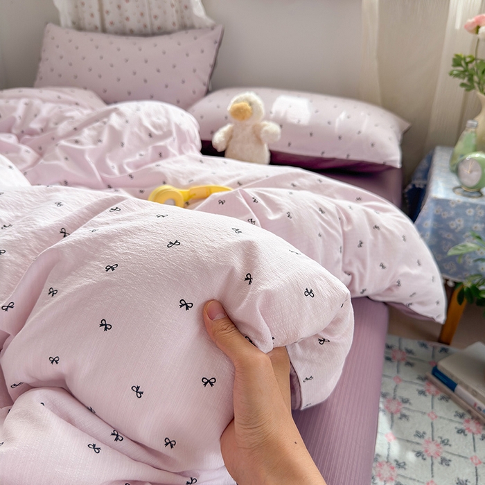 91家纺网 家纺一手货源 找家纺 罗亿家纺 2025新款云感双层纱印花四件套 童话-小紫结