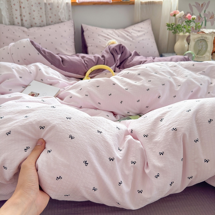 91家纺网 家纺一手货源 找家纺 罗亿家纺 2025新款云感双层纱印花四件套 童话-小紫结