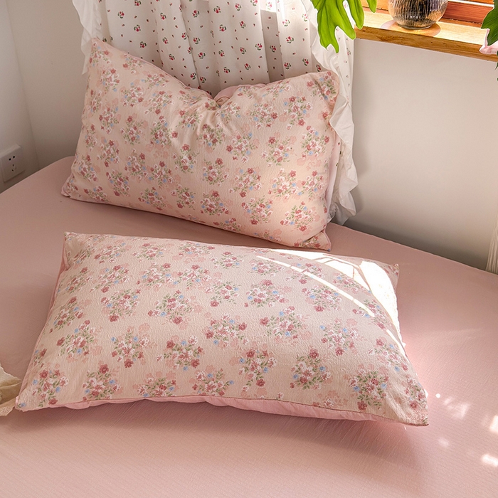 91家纺网 家纺一手货源 找家纺 罗亿家纺 2025新款云感双层纱印花四件套 童话-序曲-粉