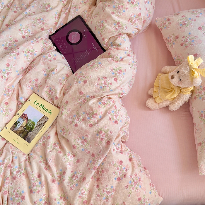 91家纺网 家纺一手货源 找家纺 罗亿家纺 2025新款云感双层纱印花四件套 童话-序曲-粉