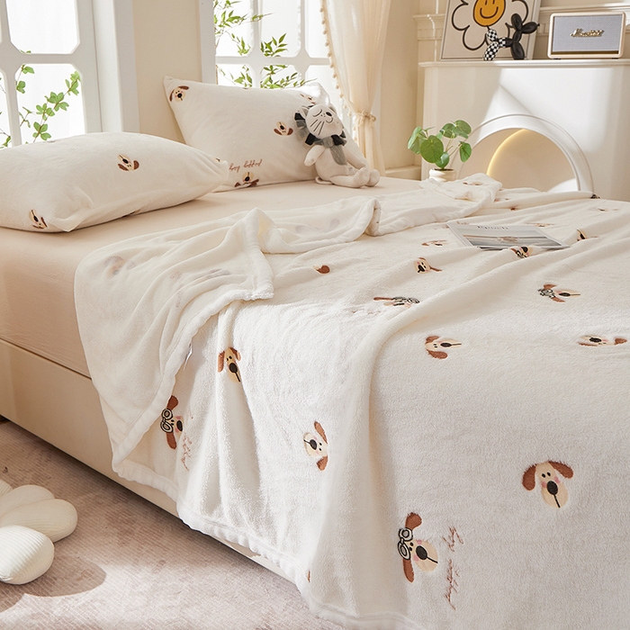 91家纺网 家纺一手货源 找家纺 楼兰公主 2025新款云朵绒卡通刺绣毛毯盖毯毯子 大耳狗