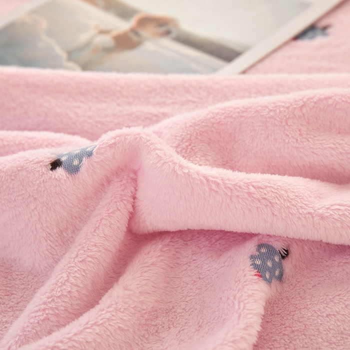 91家纺网 家纺一手货源 找家纺 楼兰公主 2025新款云朵绒卡通刺绣毛毯盖毯毯子 粉红喵