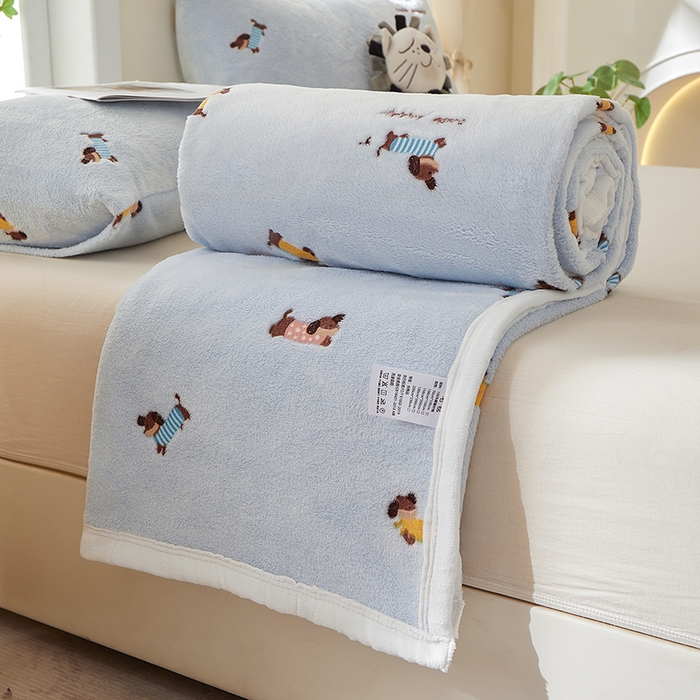 91家纺网 家纺一手货源 找家纺 楼兰公主 2025新款云朵绒卡通刺绣毛毯盖毯毯子 腊肠狗