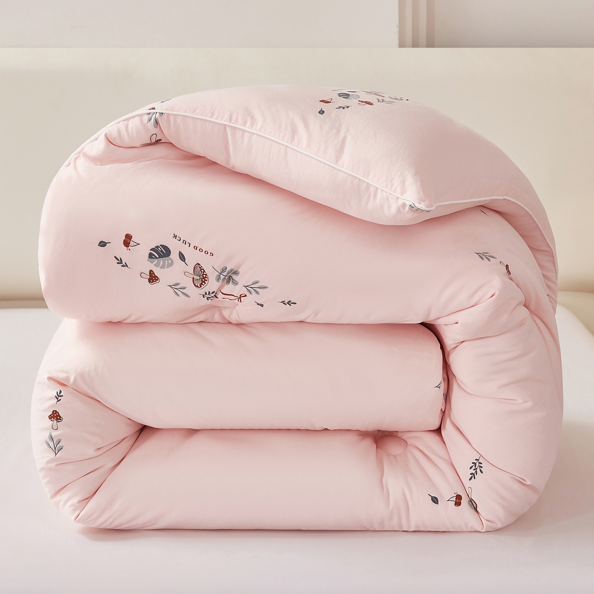 91家纺网 家纺一手货源 找家纺 尊妙被业 2025新款棉小柔大豆被被子被芯春秋被子母被直播批发夏被 春之笙-粉色