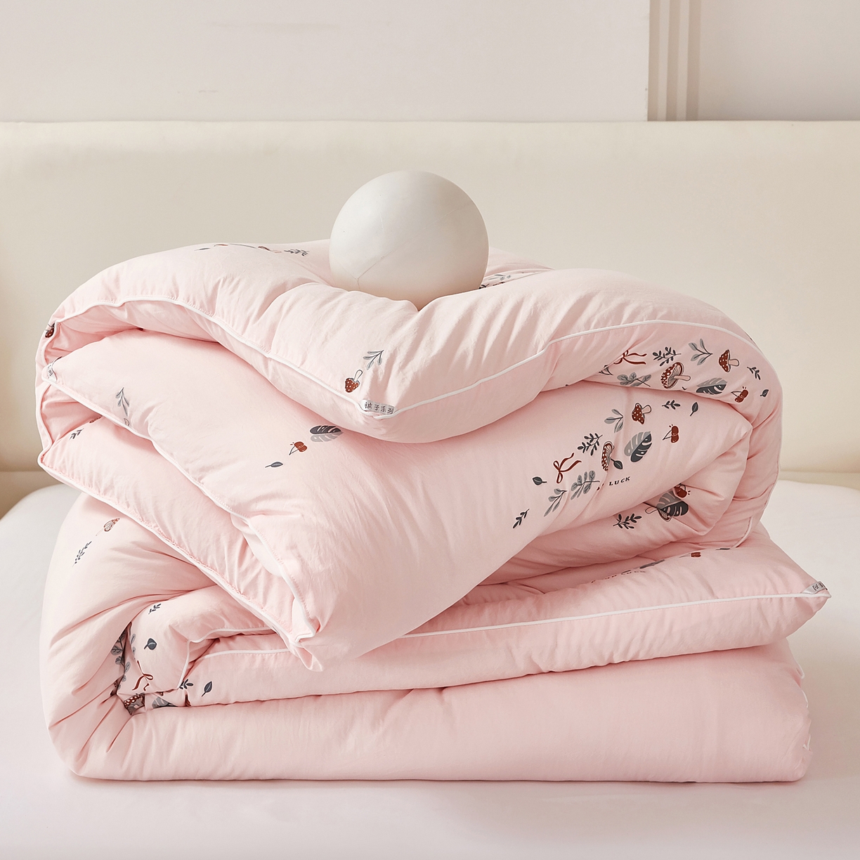 91家纺网 家纺一手货源 找家纺 尊妙被业 2025新款棉小柔大豆被被子被芯春秋被子母被直播批发夏被 春之笙-粉色