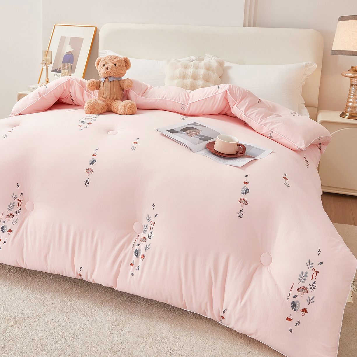 91家纺网 家纺一手货源 找家纺 尊妙被业 2025新款棉小柔大豆被被子被芯春秋被子母被直播批发夏被 春之笙-粉色