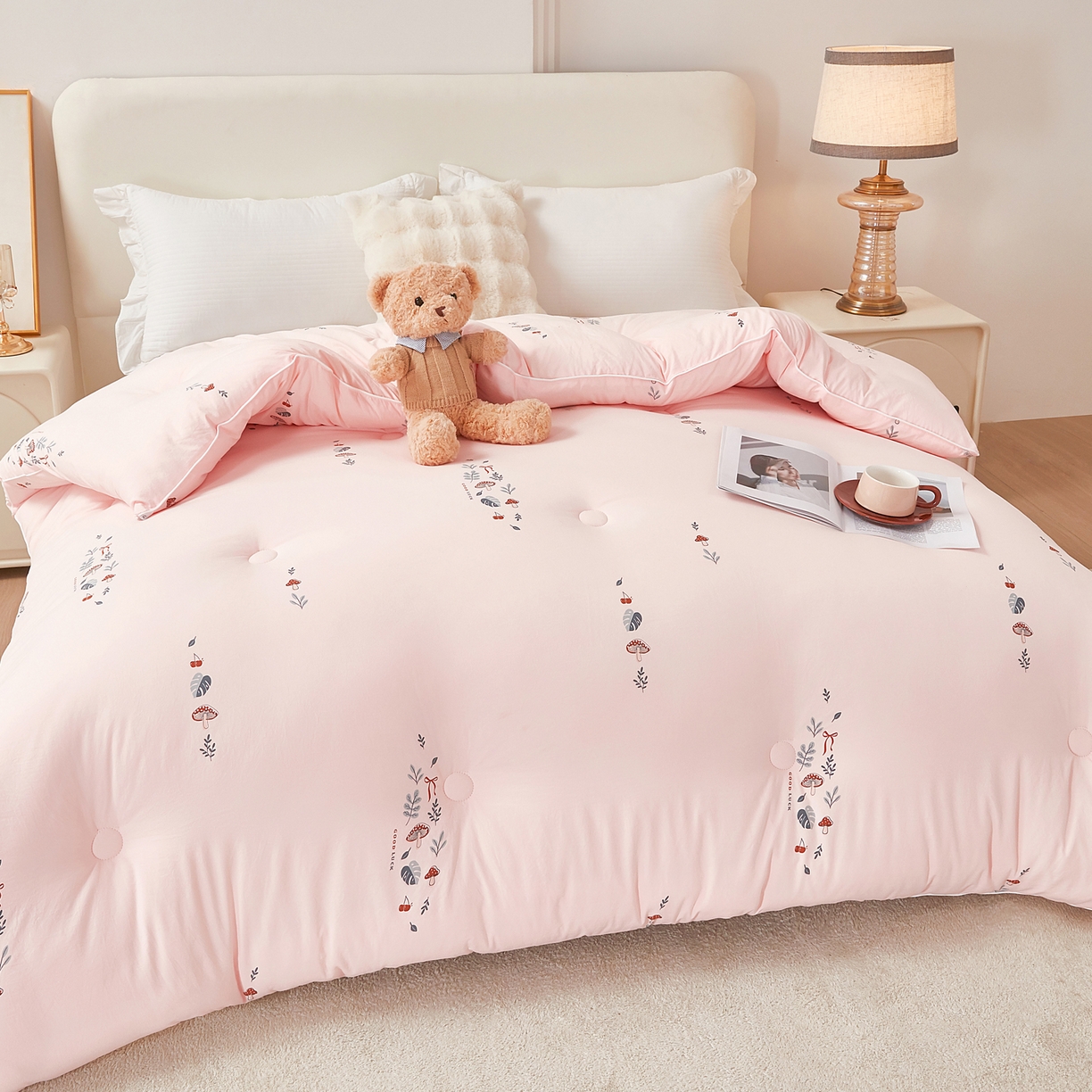 91家纺网 家纺一手货源 找家纺 尊妙被业 2025新款棉小柔大豆被被子被芯春秋被子母被直播批发夏被 春之笙-粉色