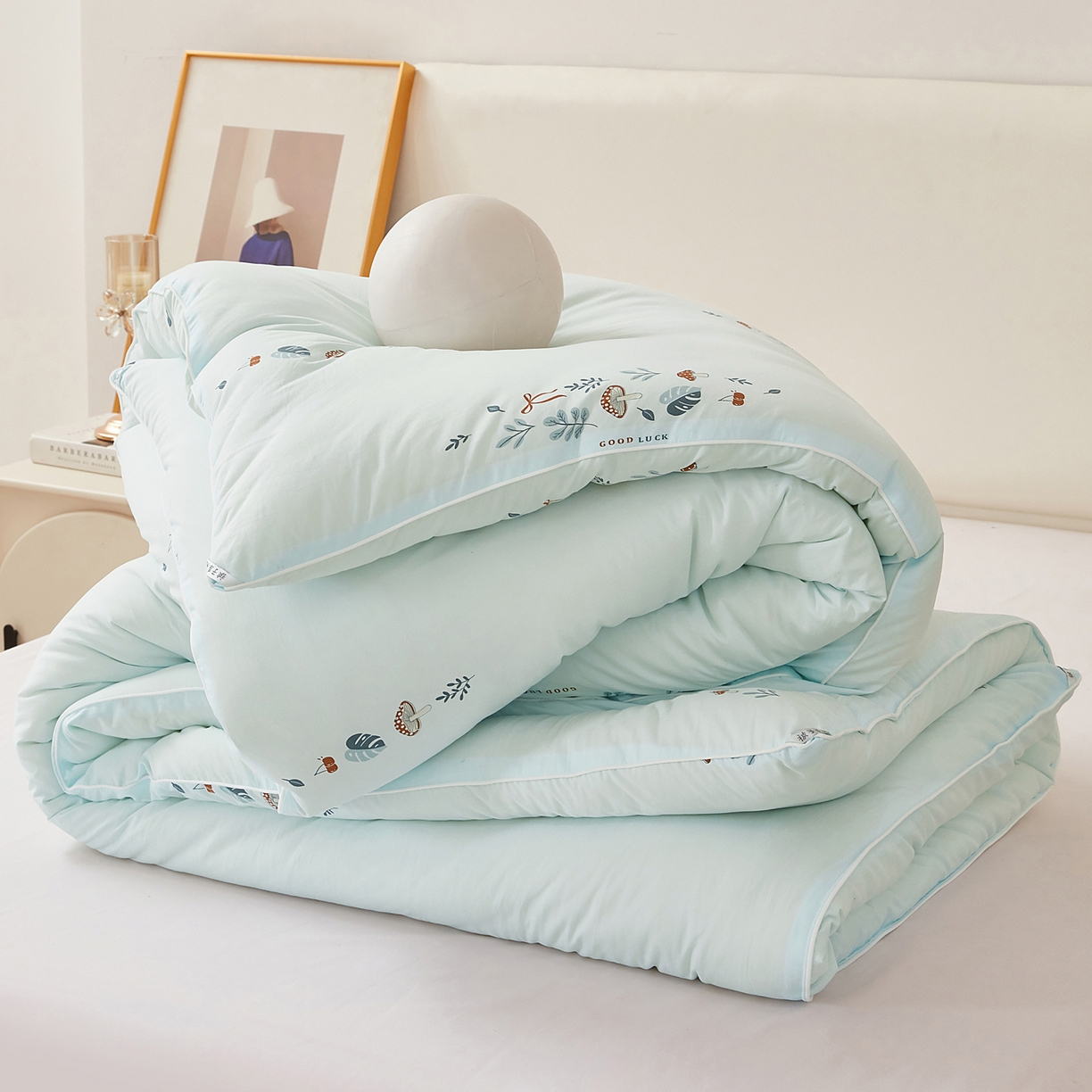 91家纺网 家纺一手货源 找家纺 尊妙被业 2025新款棉小柔大豆被被子被芯春秋被子母被直播批发夏被 春之笙-浅蓝