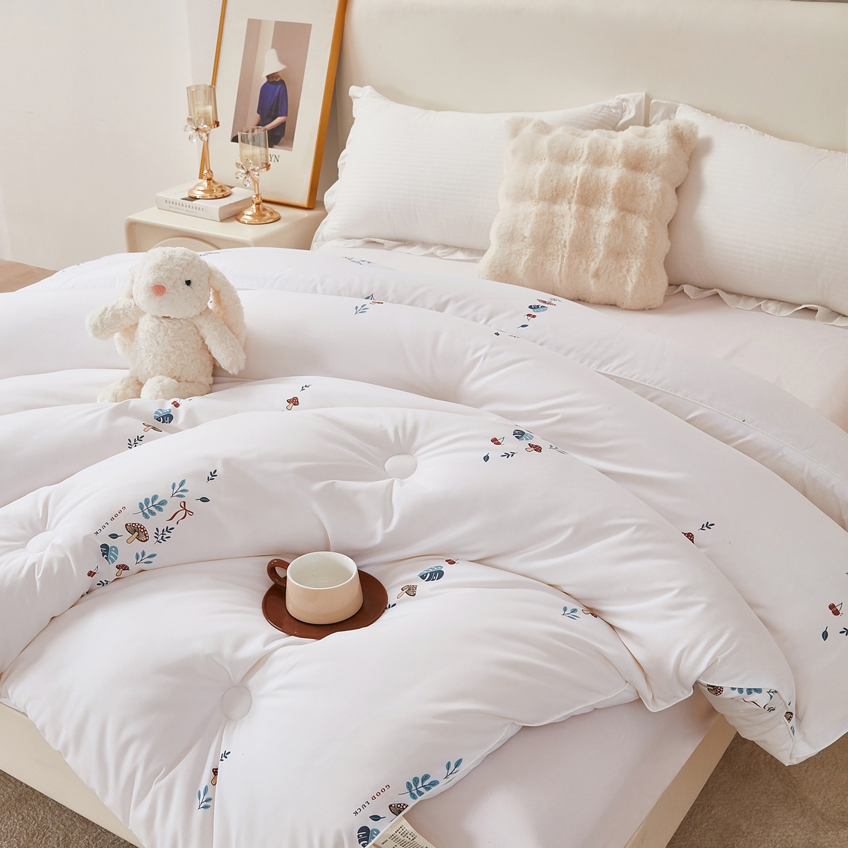 91家纺网 家纺一手货源 找家纺 尊妙被业 2025新款棉小柔大豆被被子被芯春秋被子母被直播批发夏被 春之笙-白色