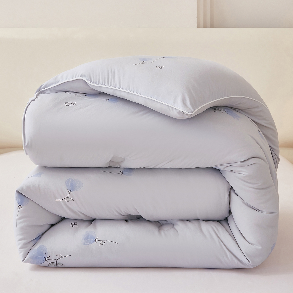 91家纺网 家纺一手货源 找家纺 尊妙被业 2025新款棉小柔大豆被被子被芯春秋被子母被直播批发夏被 虞美人-浅灰