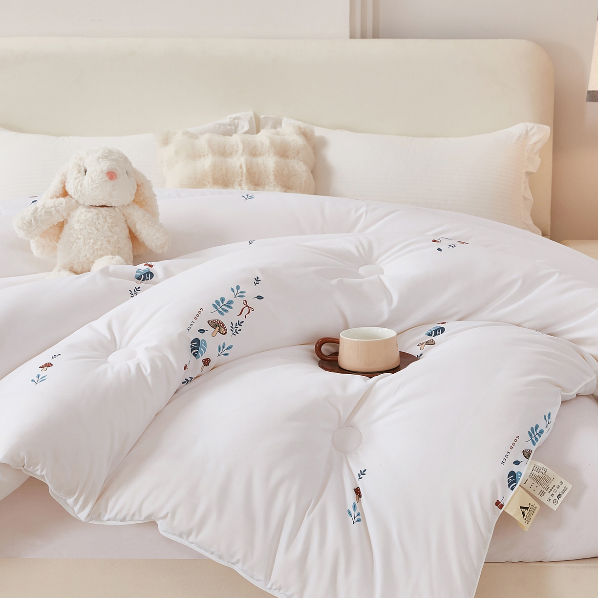 91家纺网 家纺一手货源 找家纺 尊妙被业 2025新款棉小柔大豆被被子被芯春秋被子母被直播批发夏被 春之笙-白色