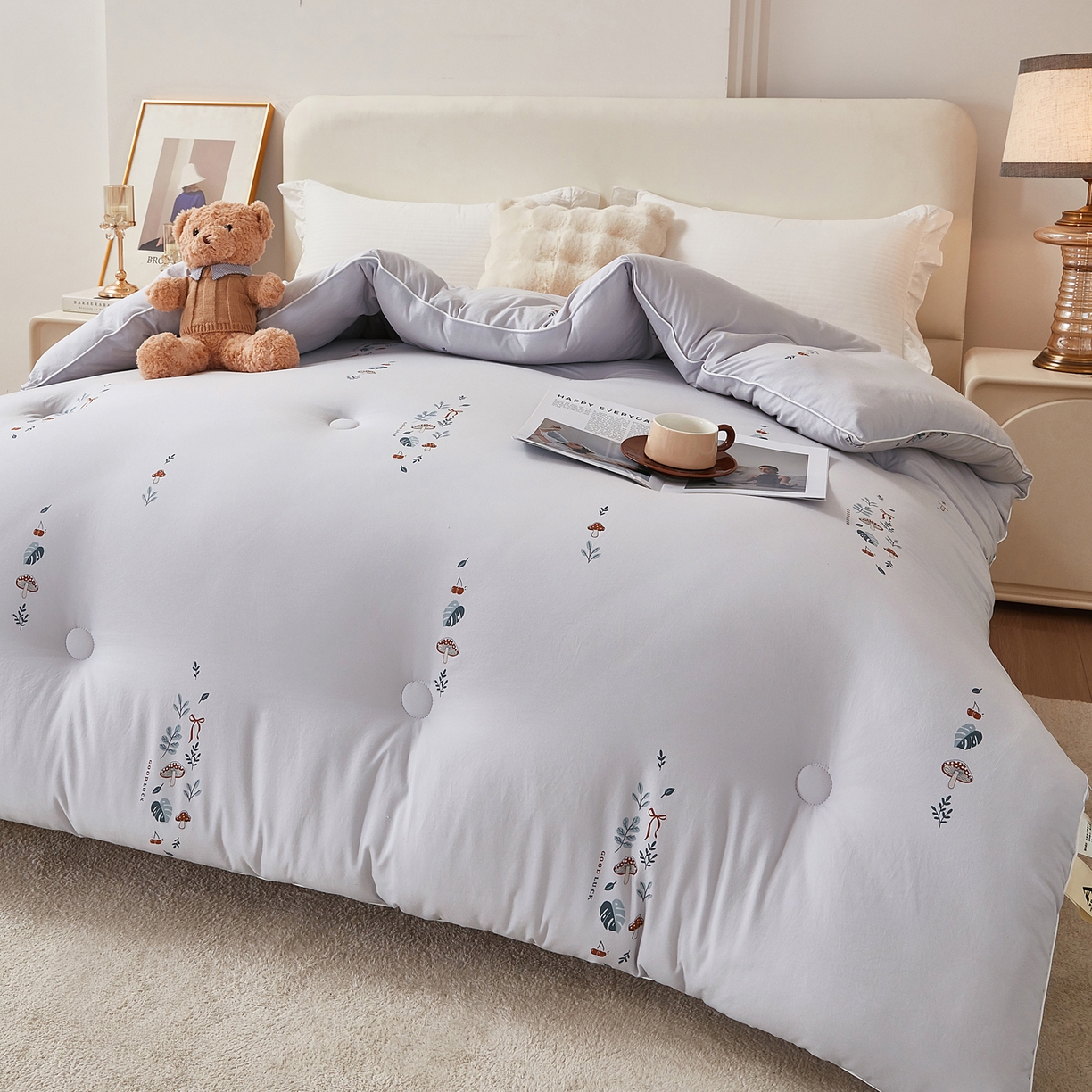 91家纺网 家纺一手货源 找家纺 尊妙被业 2025新款棉小柔大豆被被子被芯春秋被子母被直播批发夏被 春之笙-灰色